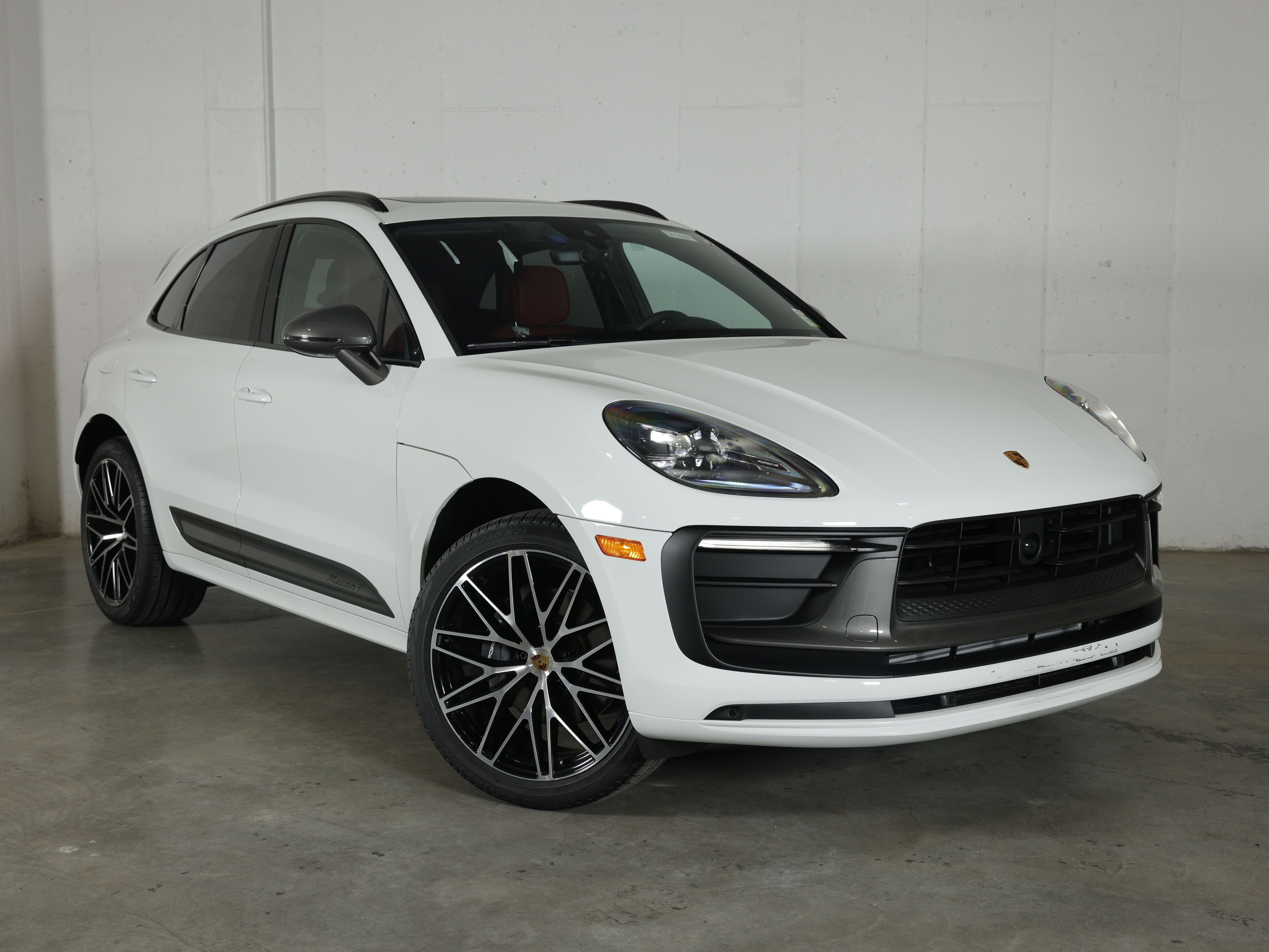 2026 Porsche Macan T - Photo 11