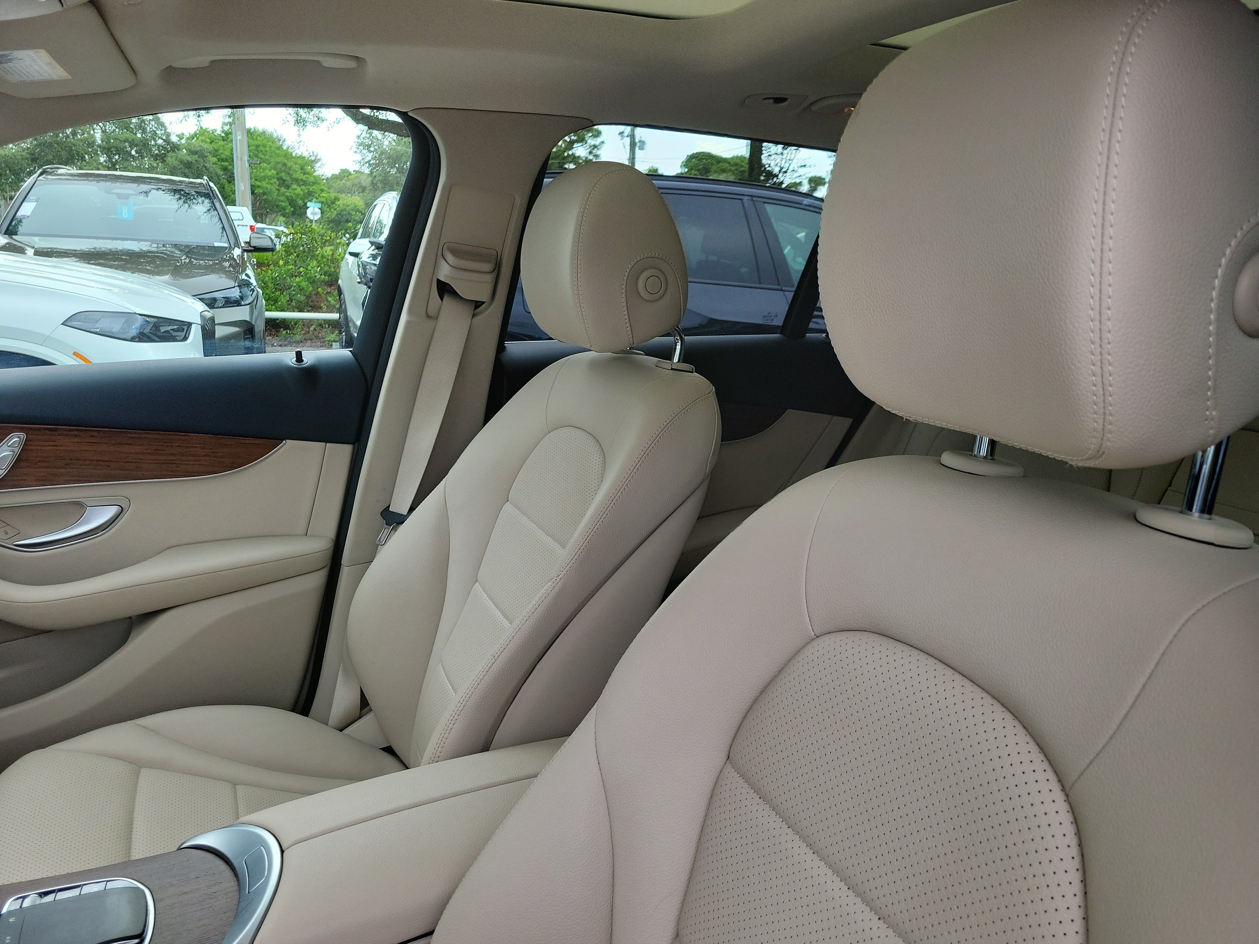 Used 2022 Starling Blue Metallic Mercedes-Benz GLC 300 image 14
