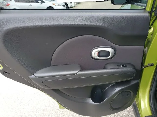 Used 2018 Green Kia Base image 14