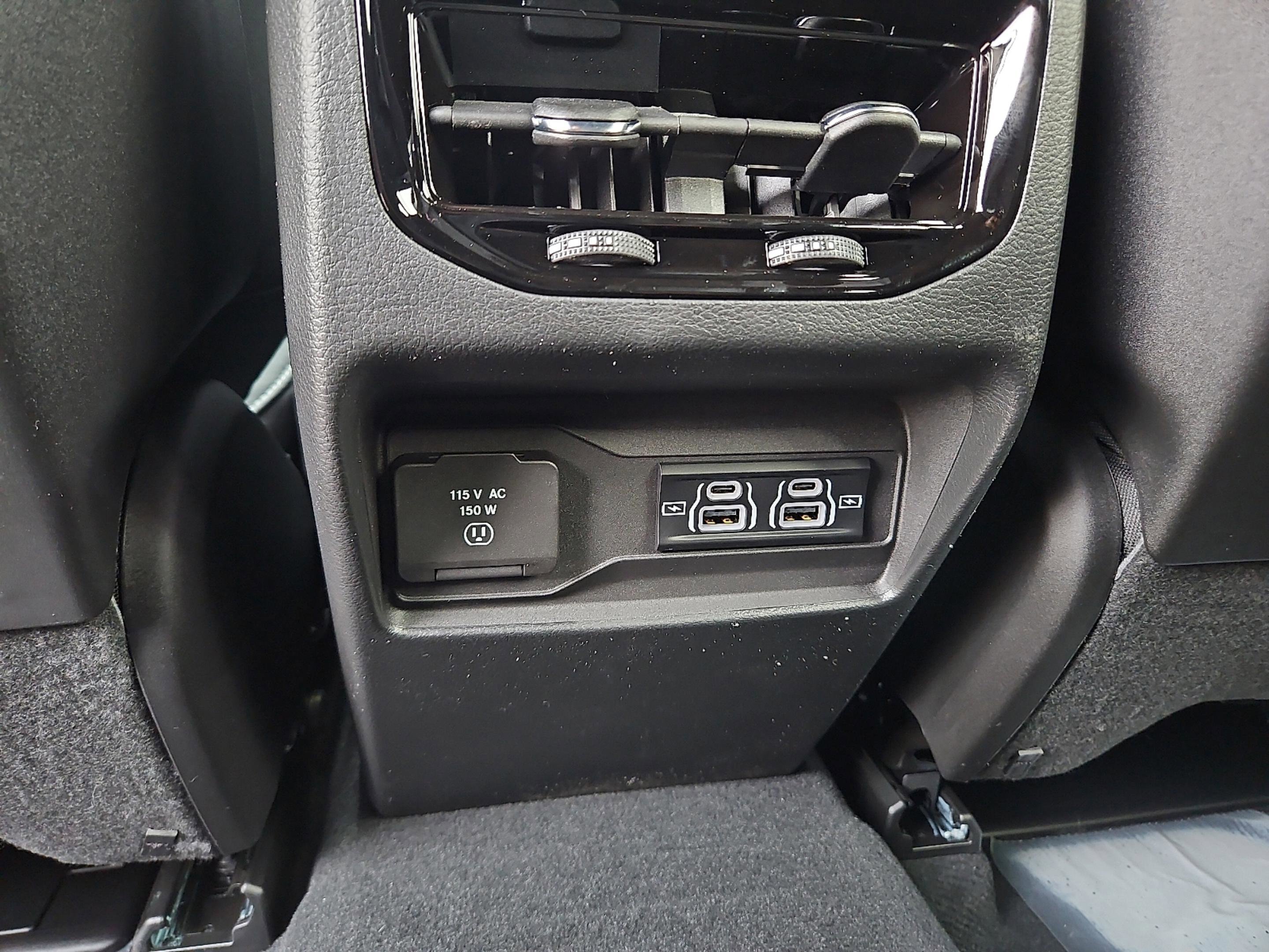 New 2025 Bright White Clear-Coat Exterior Paint Jeep Laredo image 13