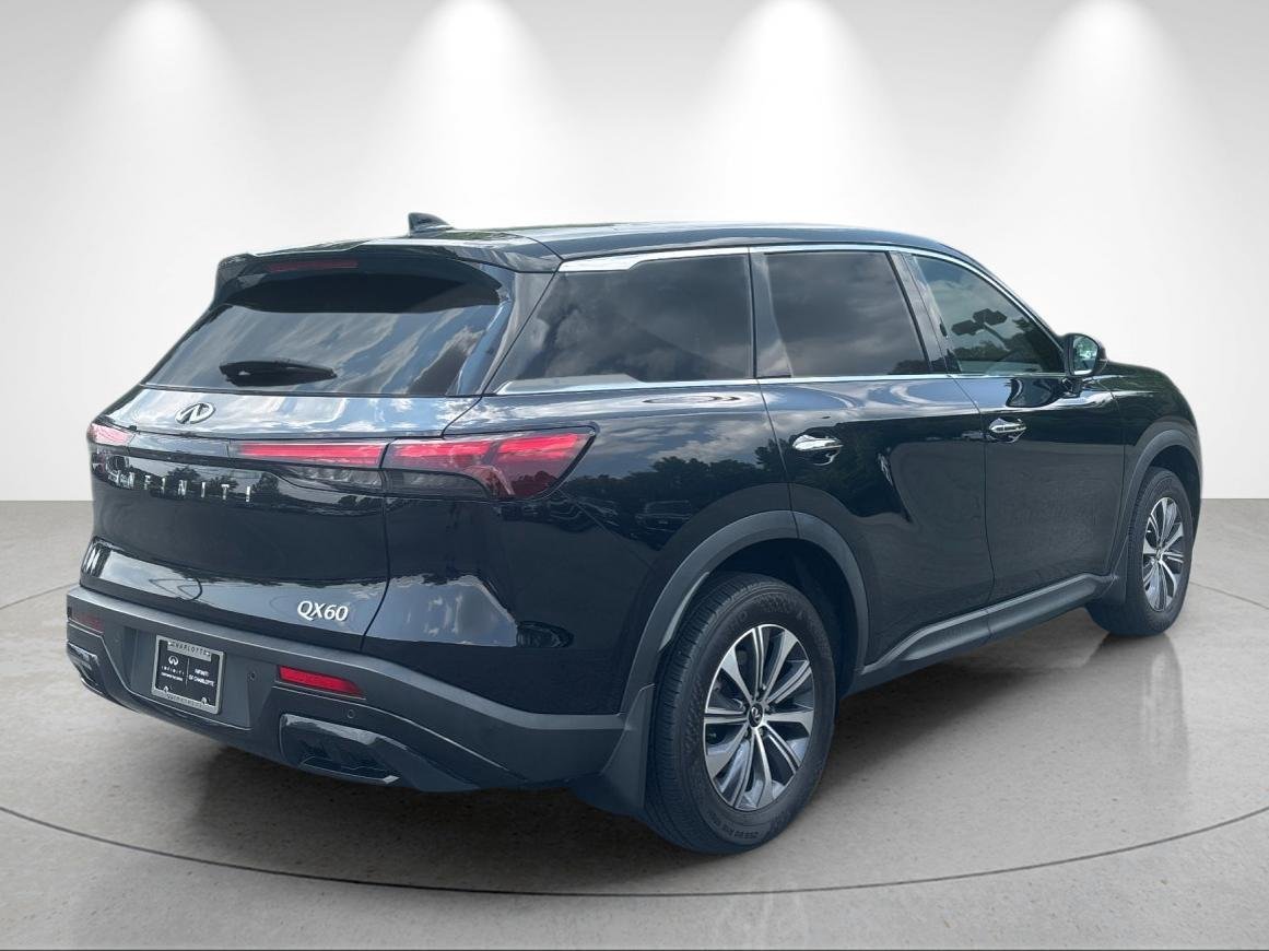 Used 2025 Mineral Black INFINITI PURE image 5
