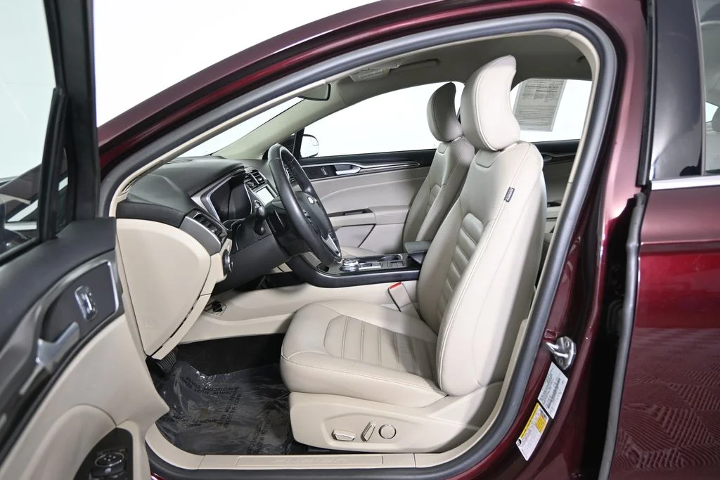 Used 2017 Red Ford SE image 21