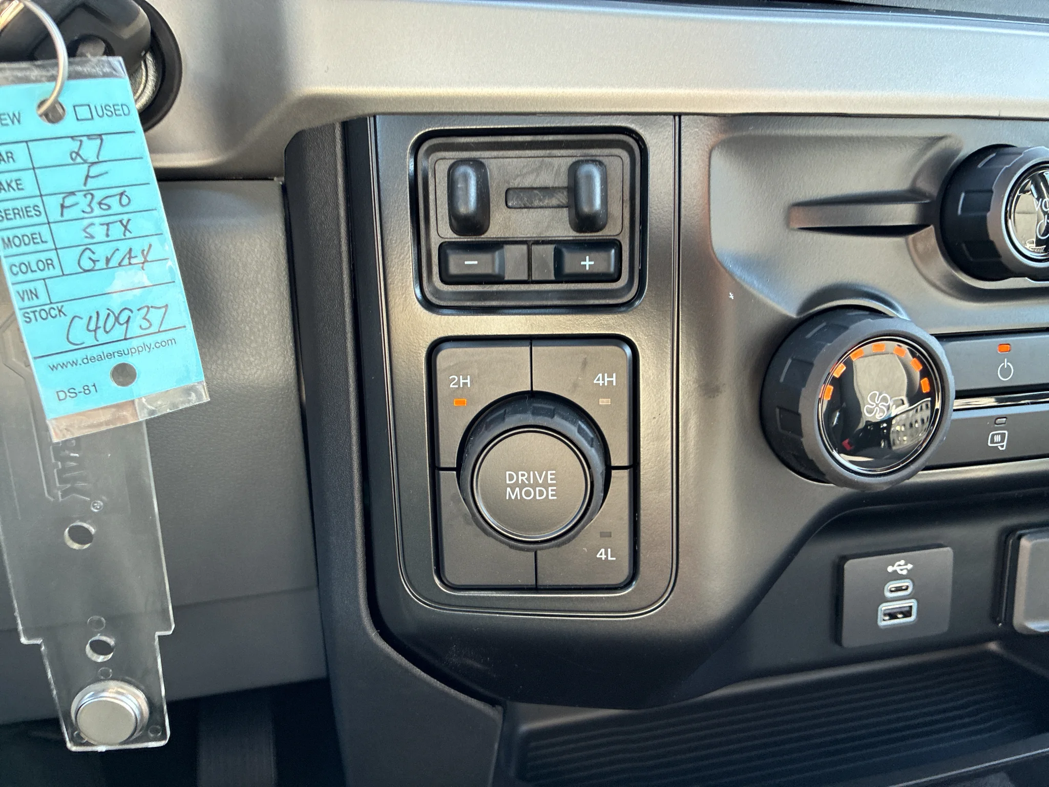 New 2027 Carbonized Gray Metallic Ford F-350® XL image 18