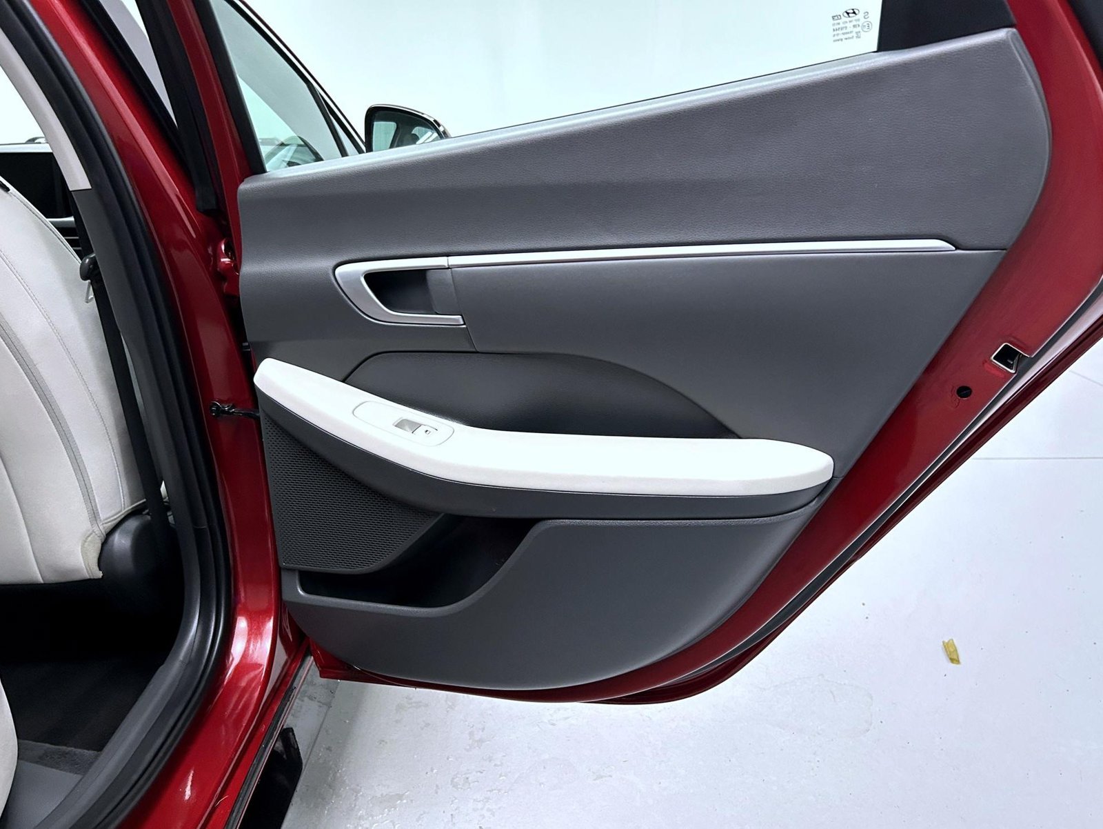 Used 2025 Red Hyundai SEL image 17
