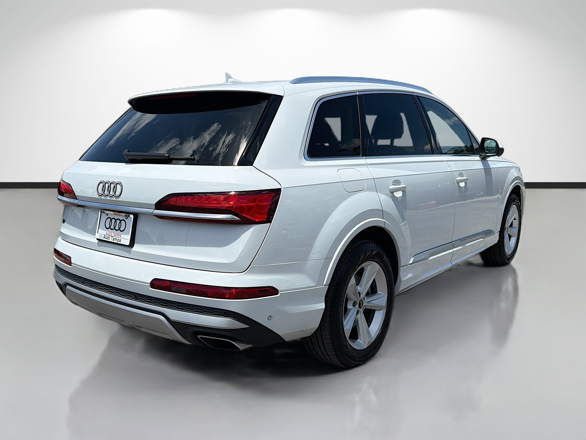 Used 2025 Glacier White Audi Premium image 3