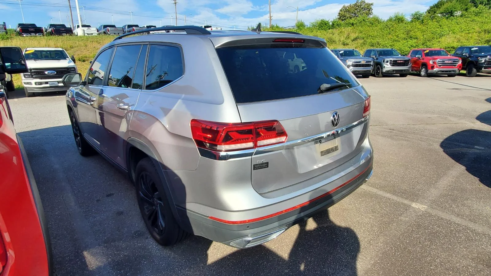 Used 2022 Pyrite Silver Metallic Volkswagen 2.0T SE w/Technology image 9