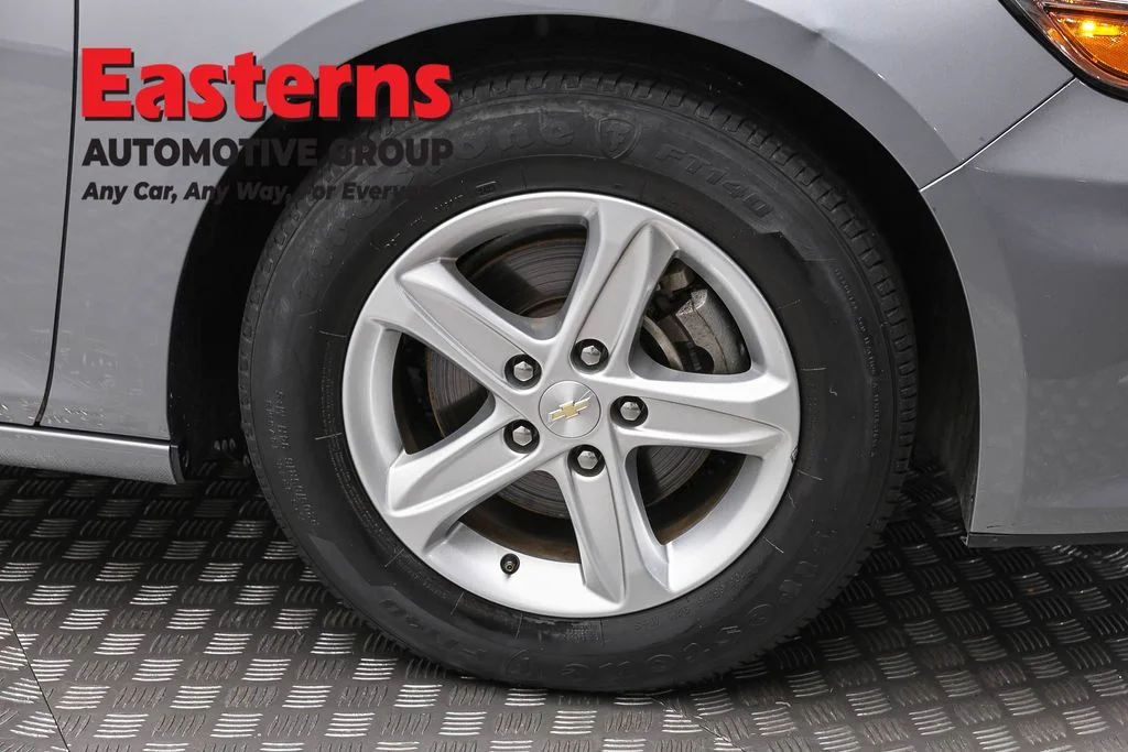 Used 2023 Gray Chevrolet LT image 31