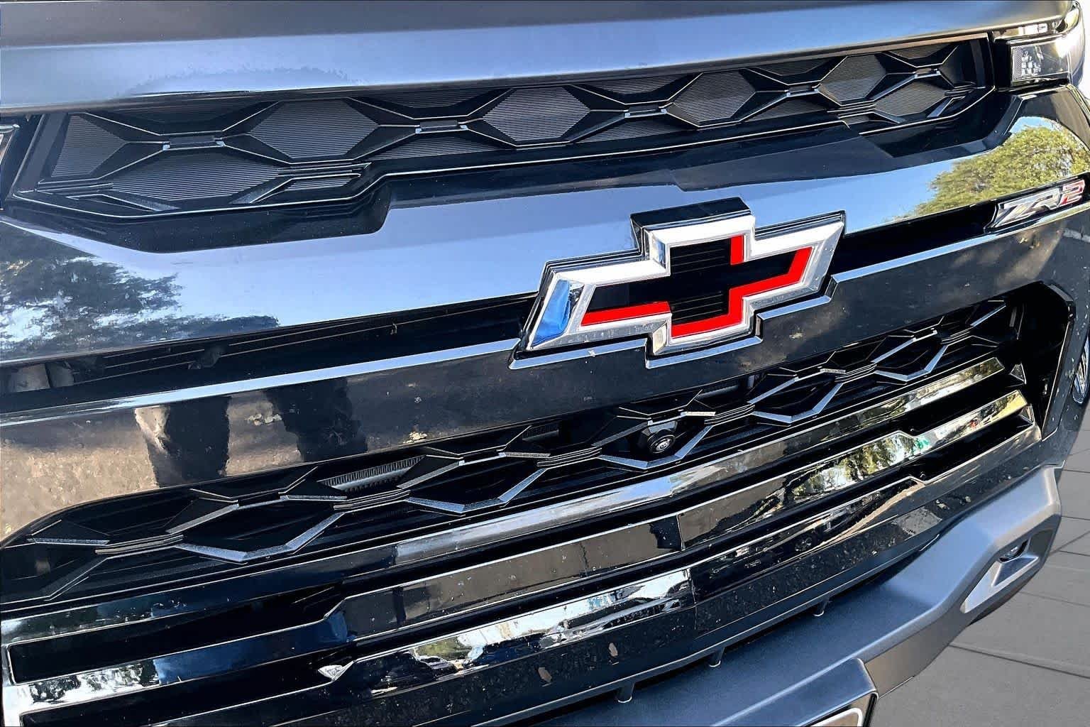 Used 2024 Black Chevrolet 4WD ZR2 image 32