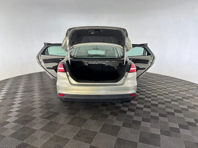 Used 2016  Ford SE image 18
