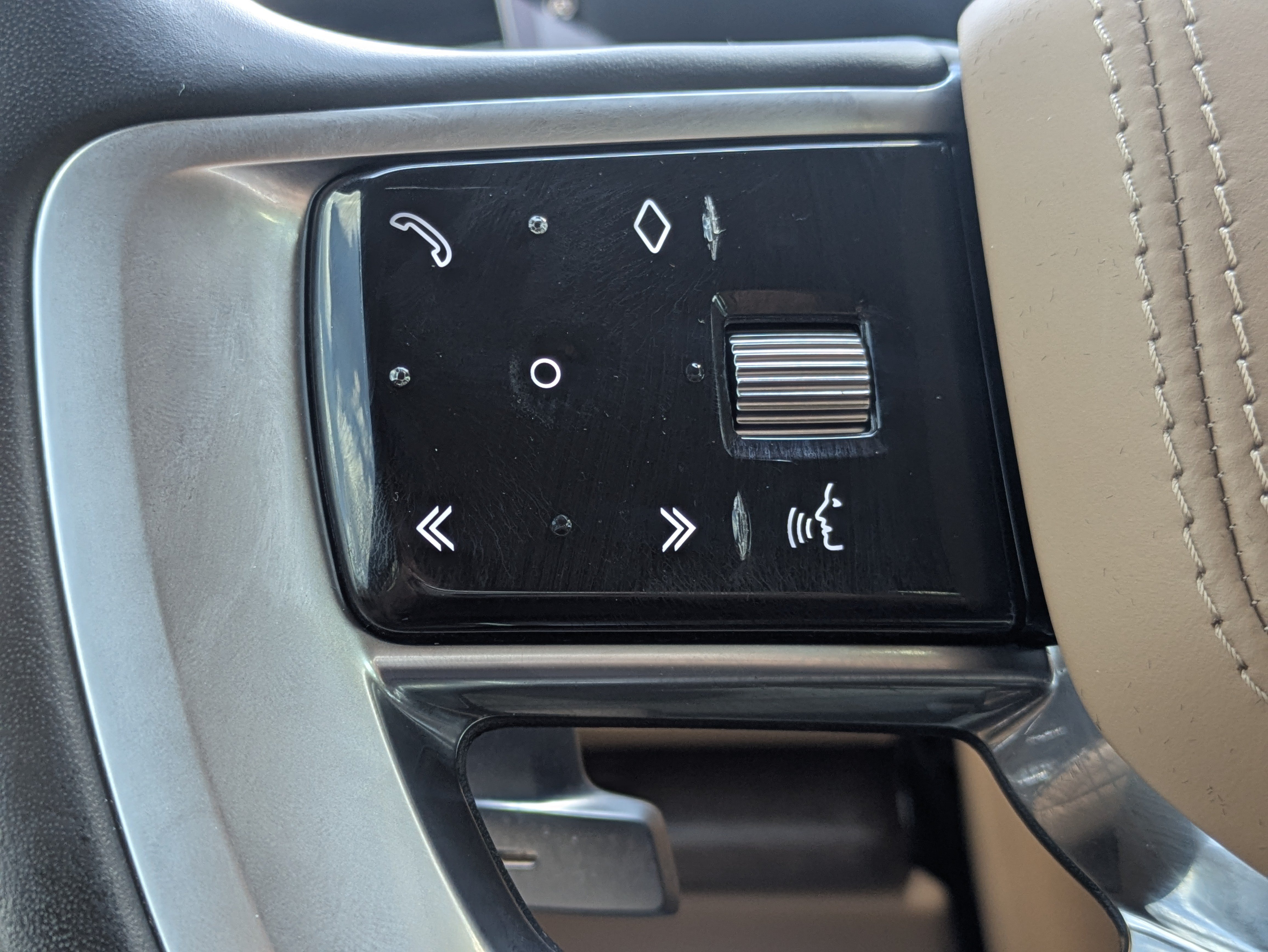 Used 2023 Fuji White Land Rover SE image 25