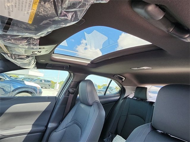 2025 Lexus UX 300h Premium - Photo 22