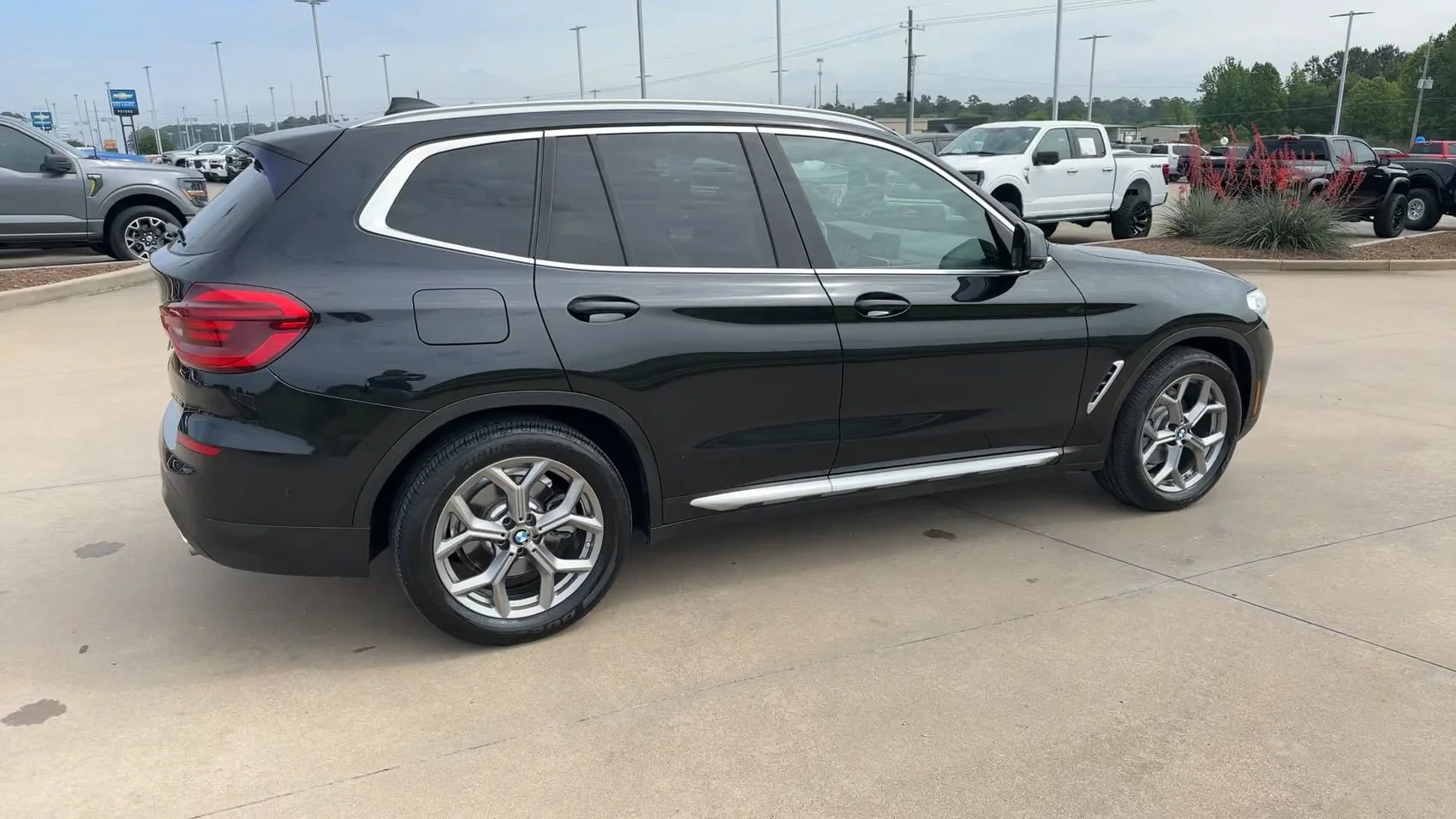 Used 2021 Black Sapphire Metallic BMW xDrive30i image 9