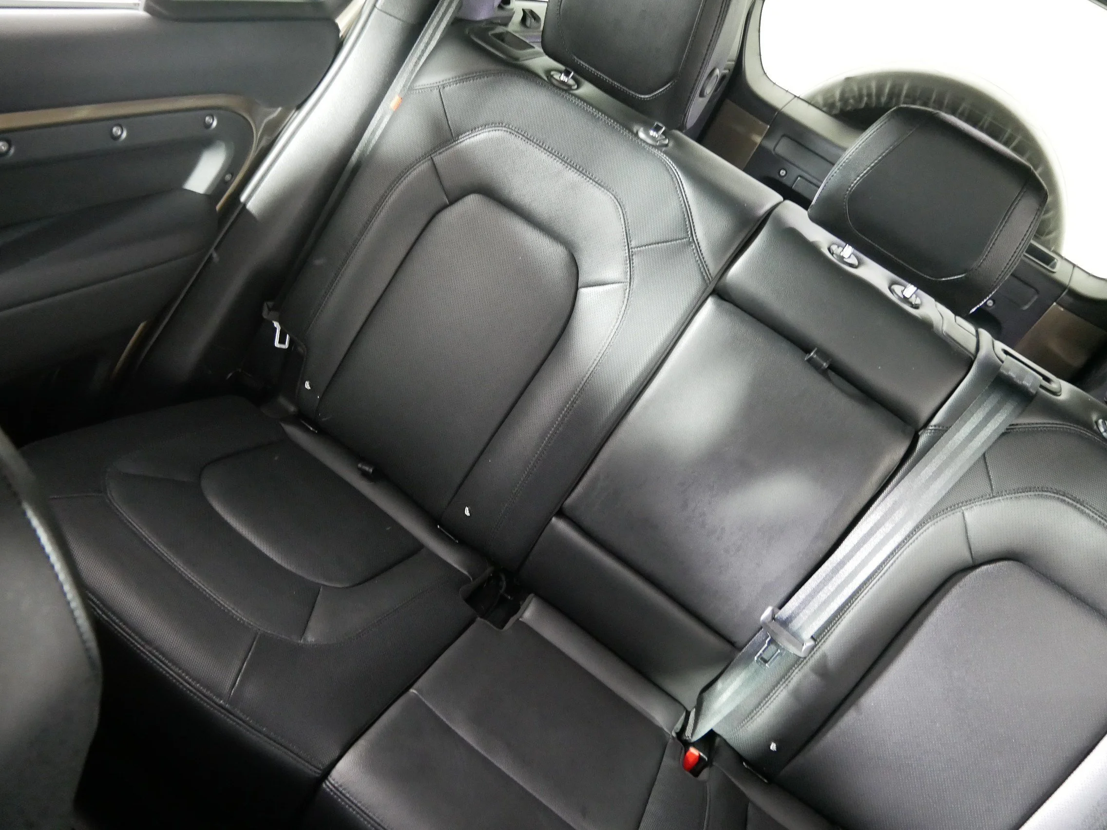 Used 2024 BRONZE Land Rover X-Dynamic SE image 12