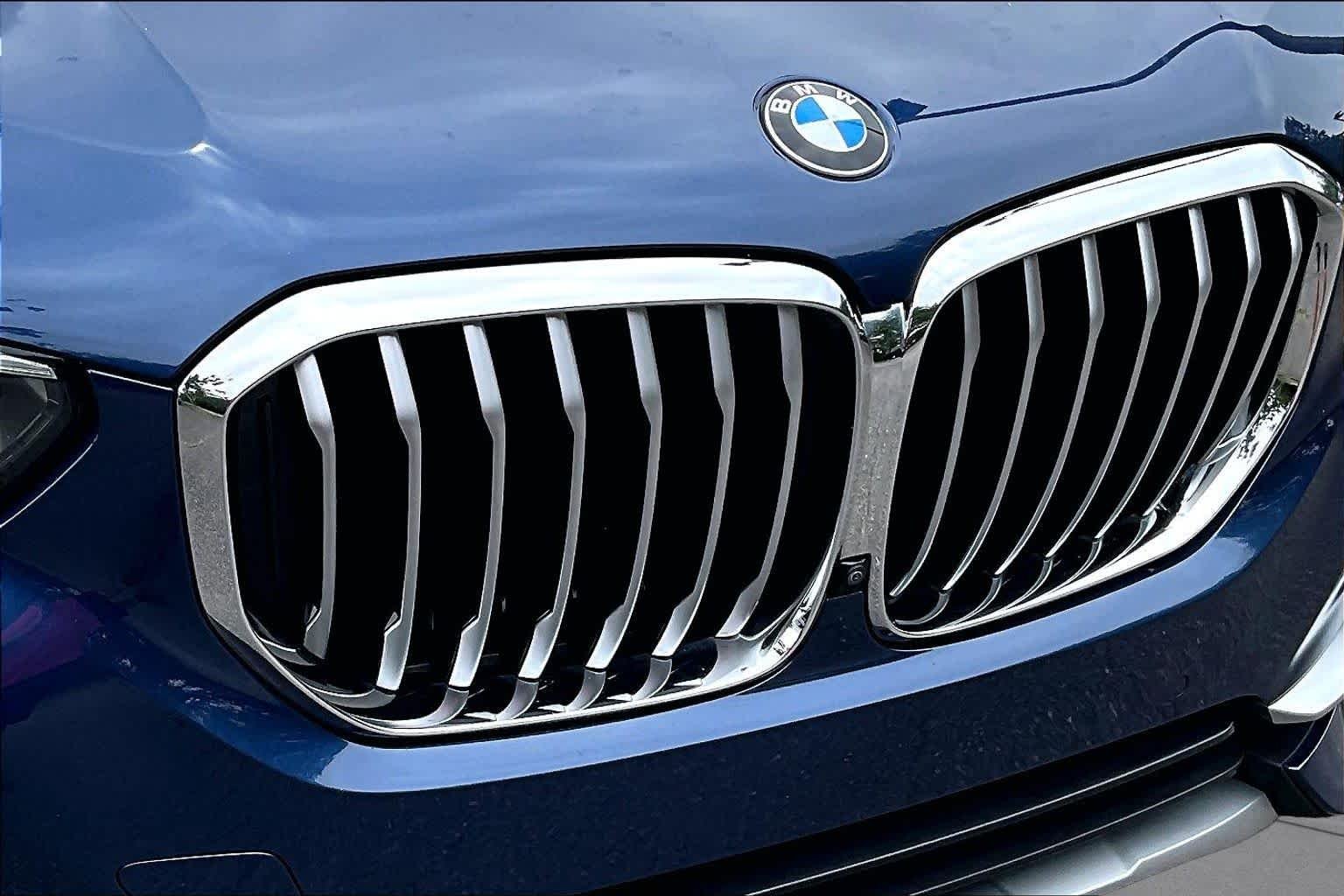 Used 2023 Phytonic Blue Metallic BMW xDrive40i image 30
