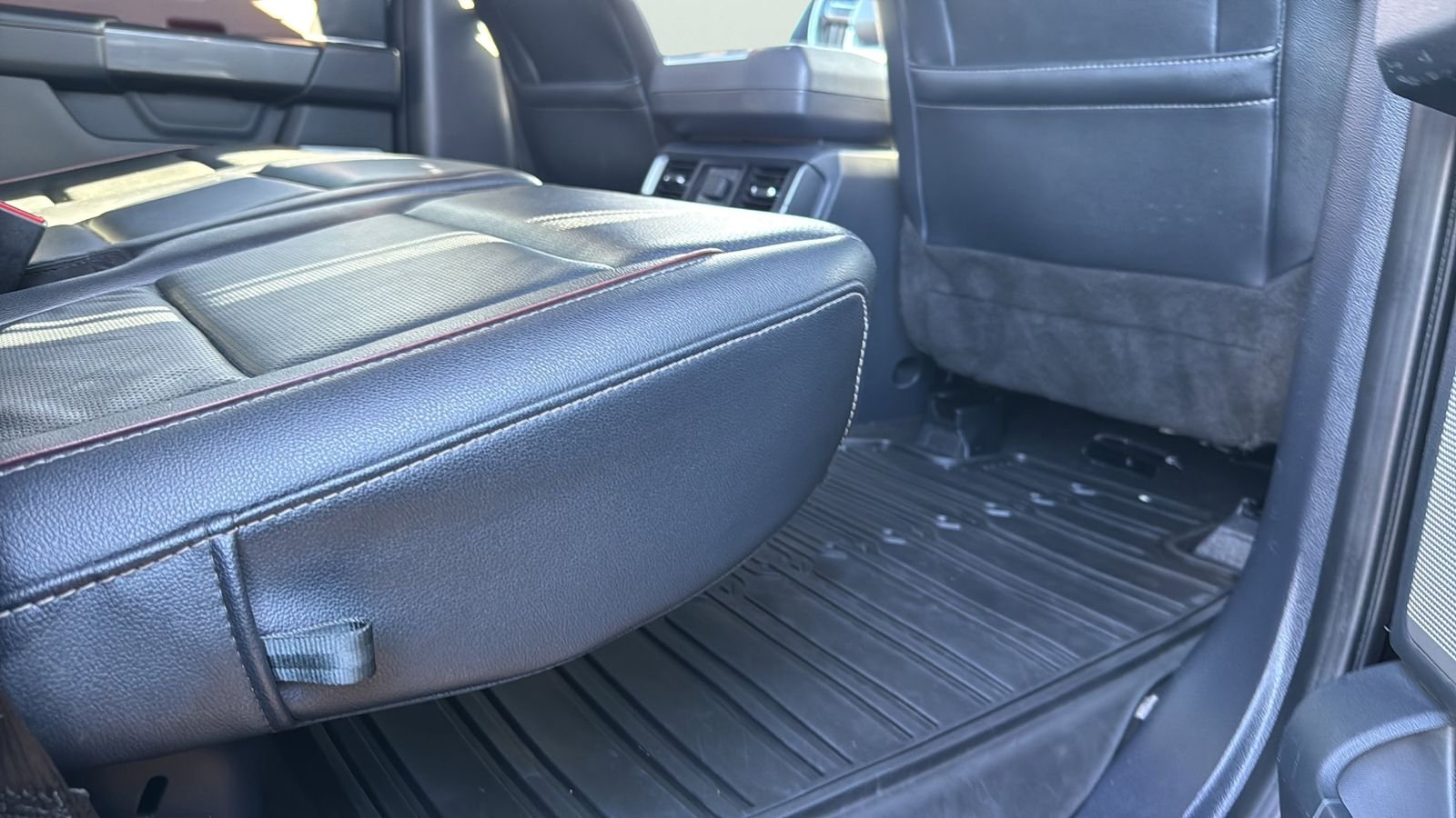 Used 2022 Black Ford Lariat image 54
