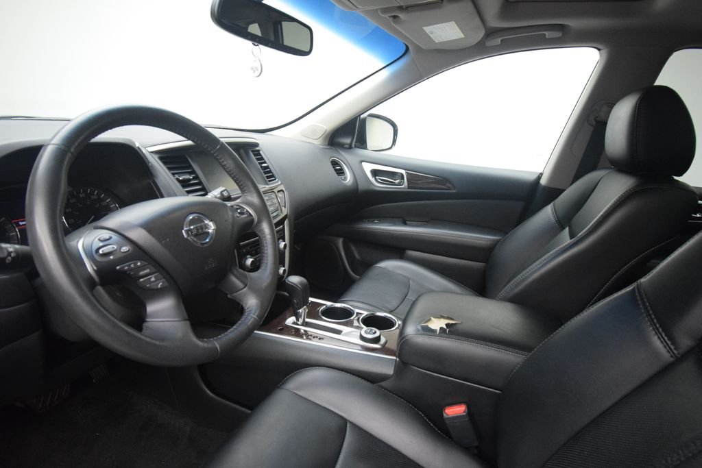 Used 2016 Silver Nissan Platinum image 7