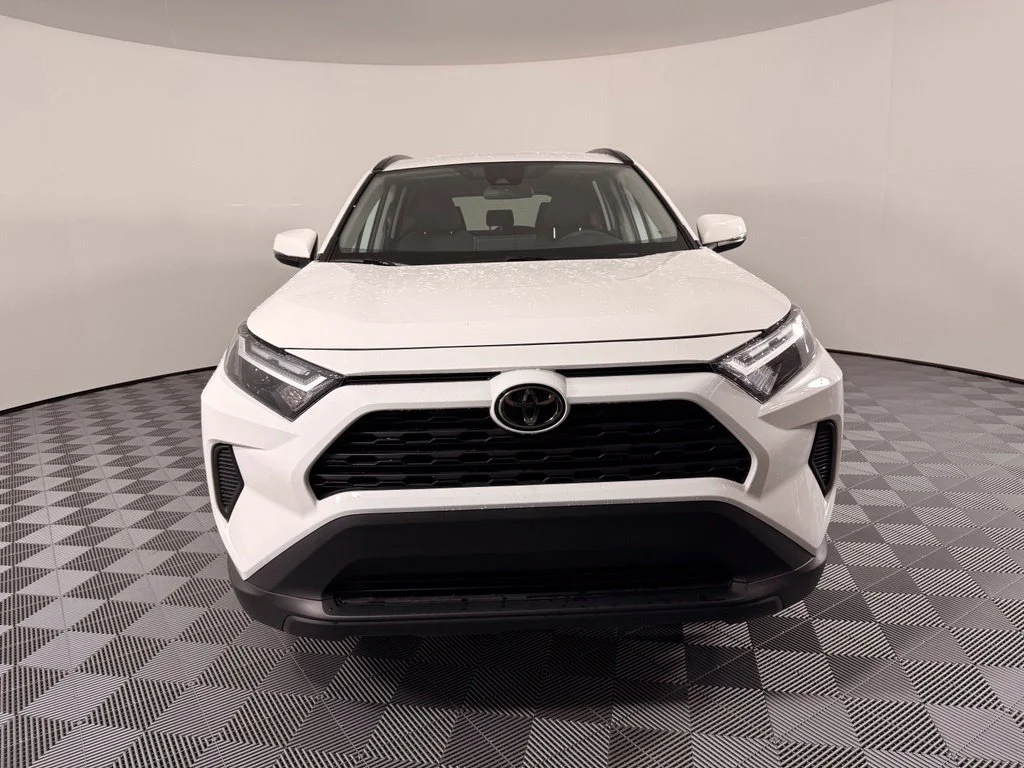 Used 2025 White Toyota XLE image 3