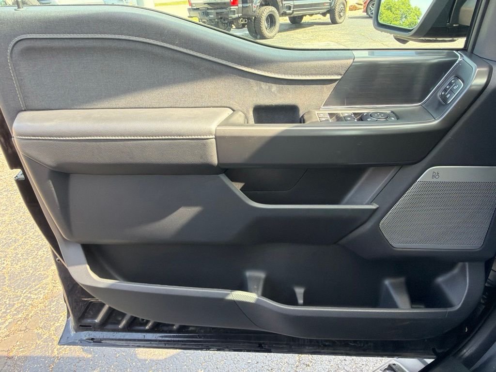 Used 2025 Agate Black Metallic Ford Lariat image 40