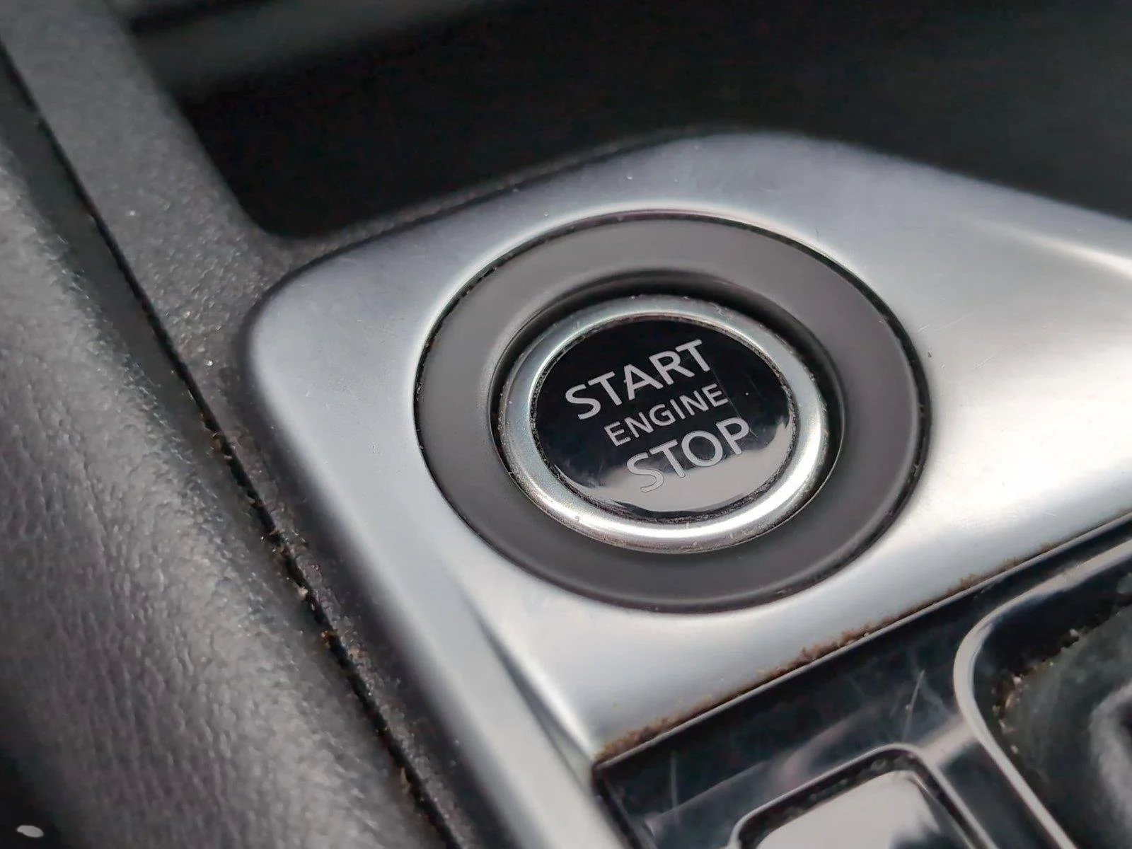 Used 2024 Rosewood Metallic Nissan SV image 34