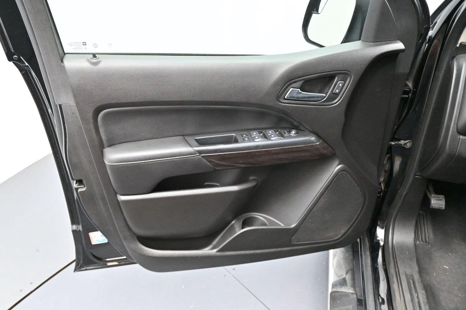 Used 2019 Onyx Black GMC 4WD SLT image 10