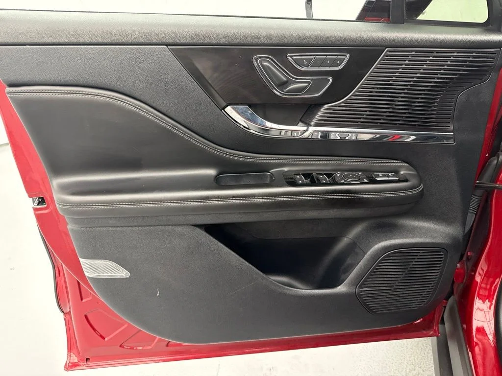Used 2022 Red Lincoln Standard image 19