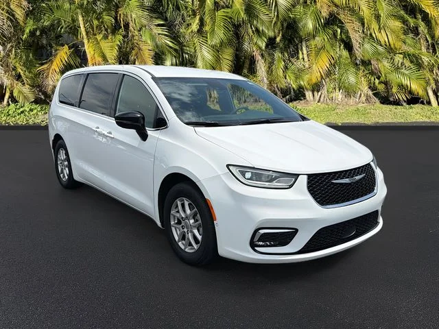 Used 2025 White Chrysler Select image 2