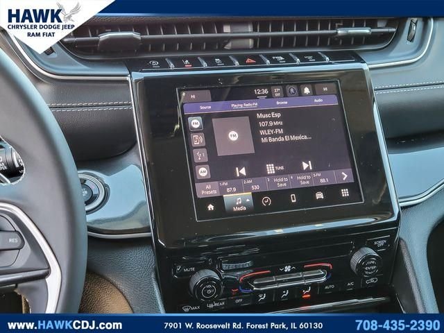 Used 2023 White Jeep Laredo image 17