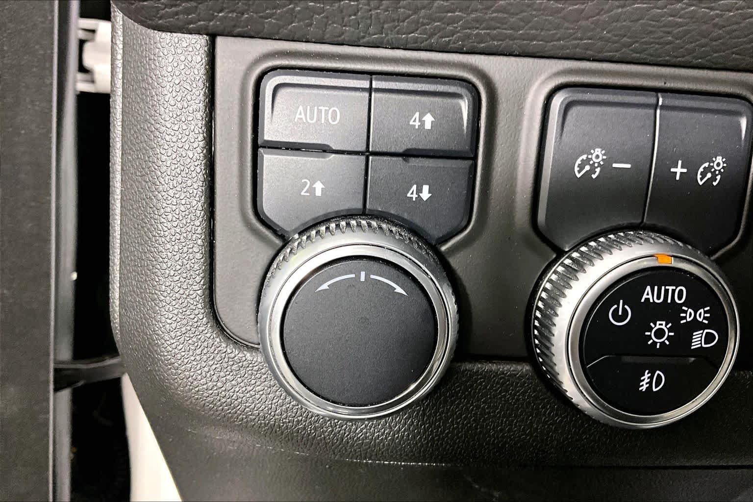 Used 2021 White Frost Tricoat GMC Denali image 34