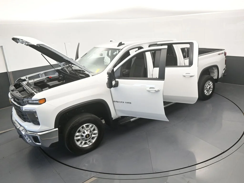 Used 2025 Summit White Chevrolet LT image 69