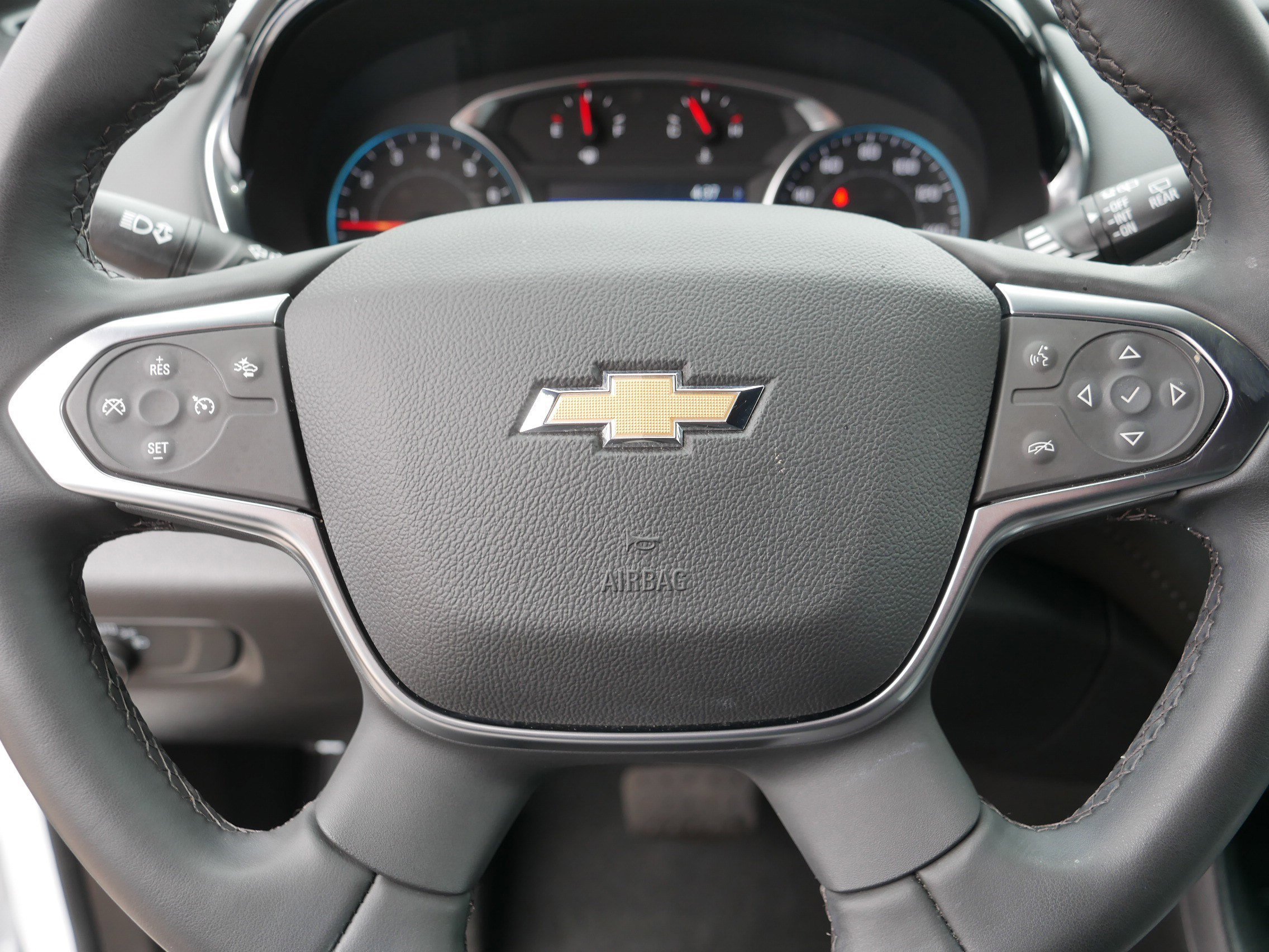 Used 2023 Summit White Chevrolet LT Cloth image 25