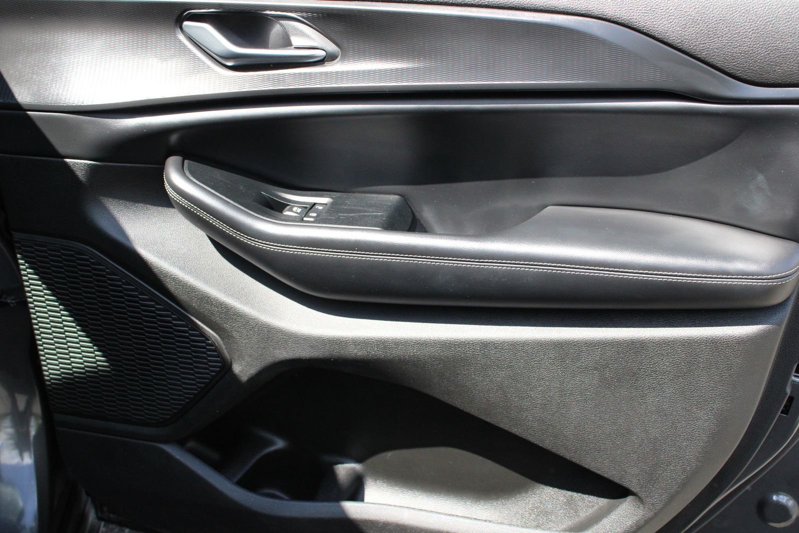 Used 2024 Gray Jeep Altitude image 23