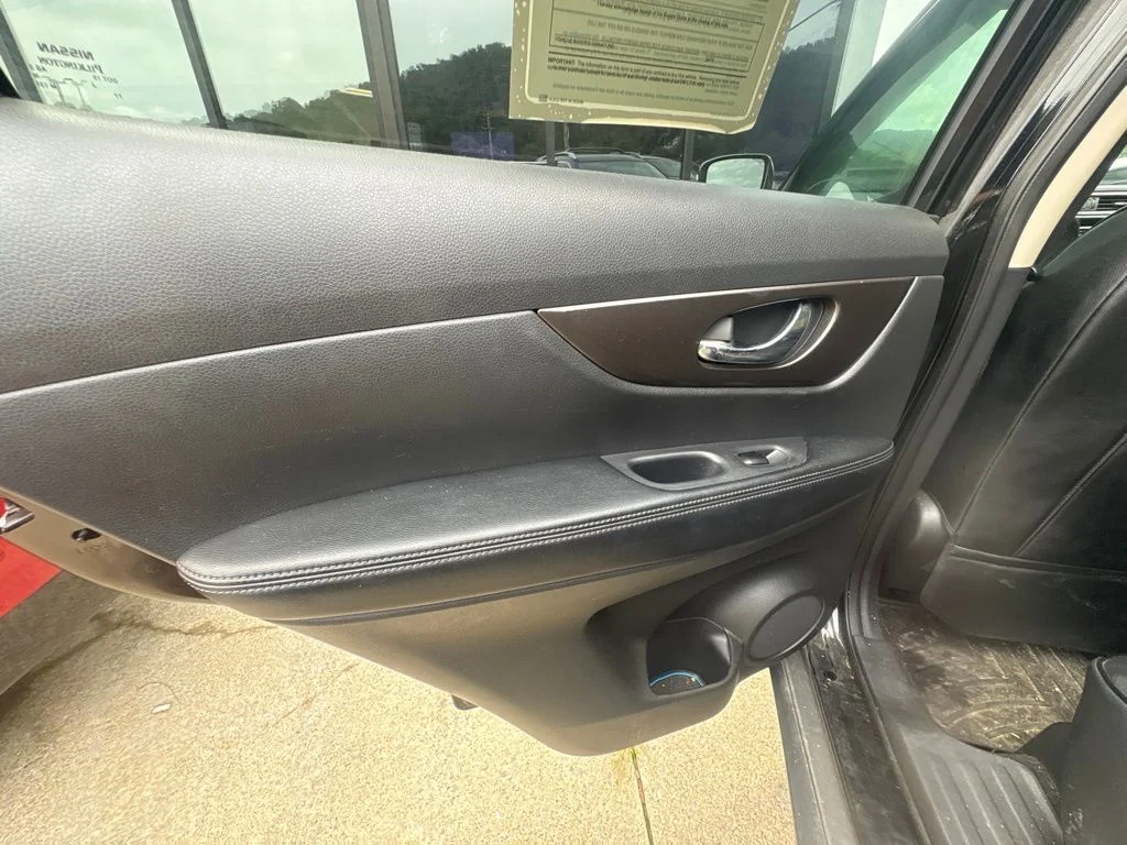 Used 2014 Black Nissan SV image 8