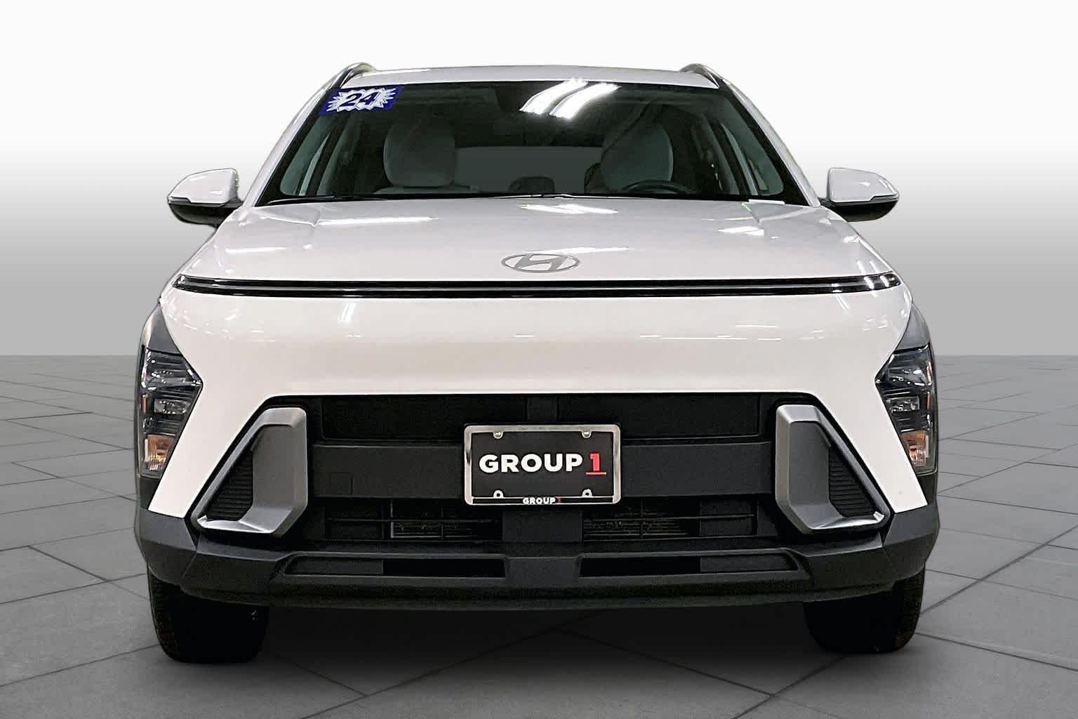 Used 2024 Atlas White Hyundai SEL image 4