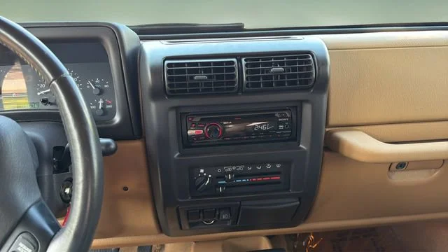 Used 1998 Green Jeep Sahara image 25