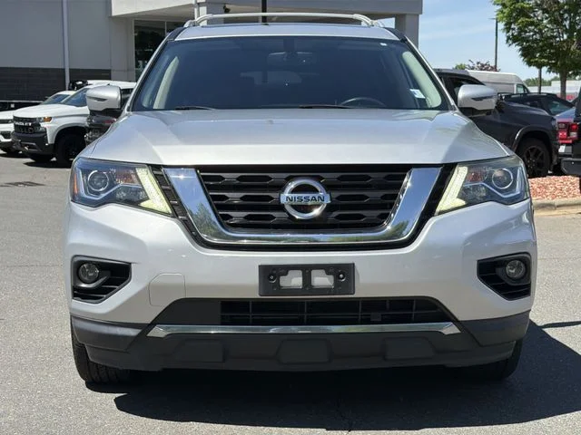 Used 2018 Silver Nissan Platinum image 16