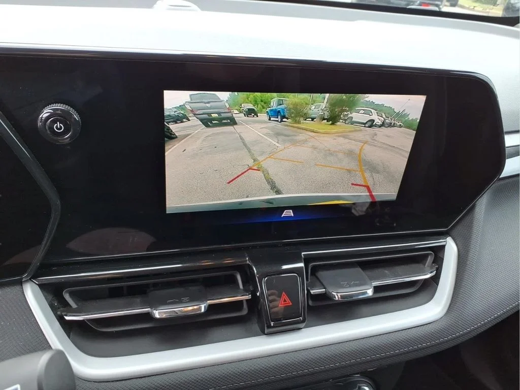 Used 2024 White Chevrolet LT image 29