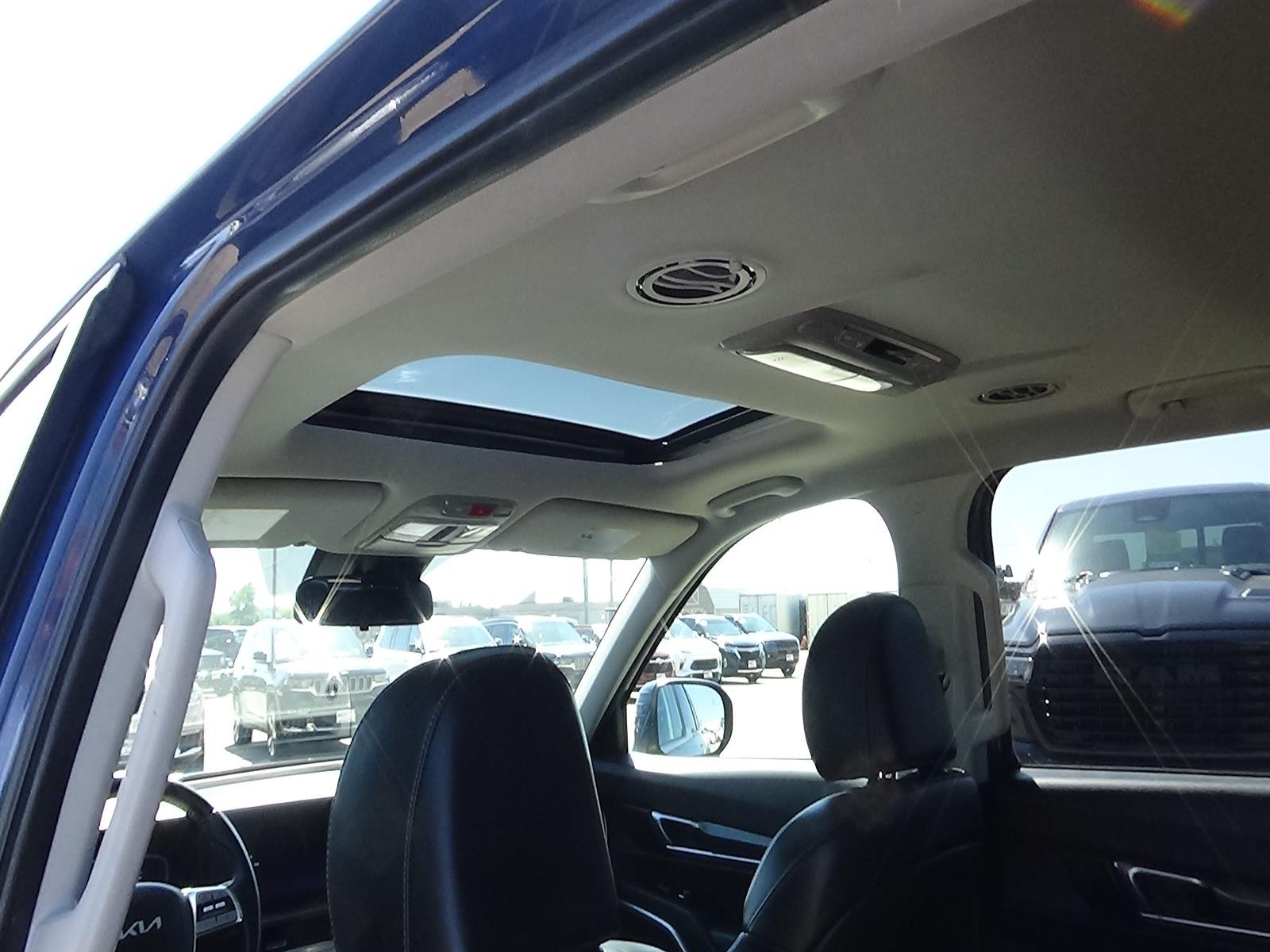 Used 2025 Midnight Lake Blue (mlb) Kia S image 13