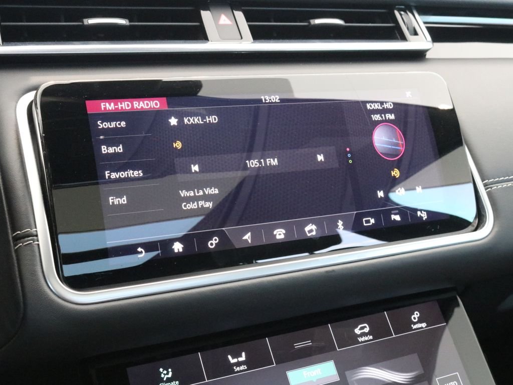 Used 2019 Red Land Rover HSE R-Dynamic image 16