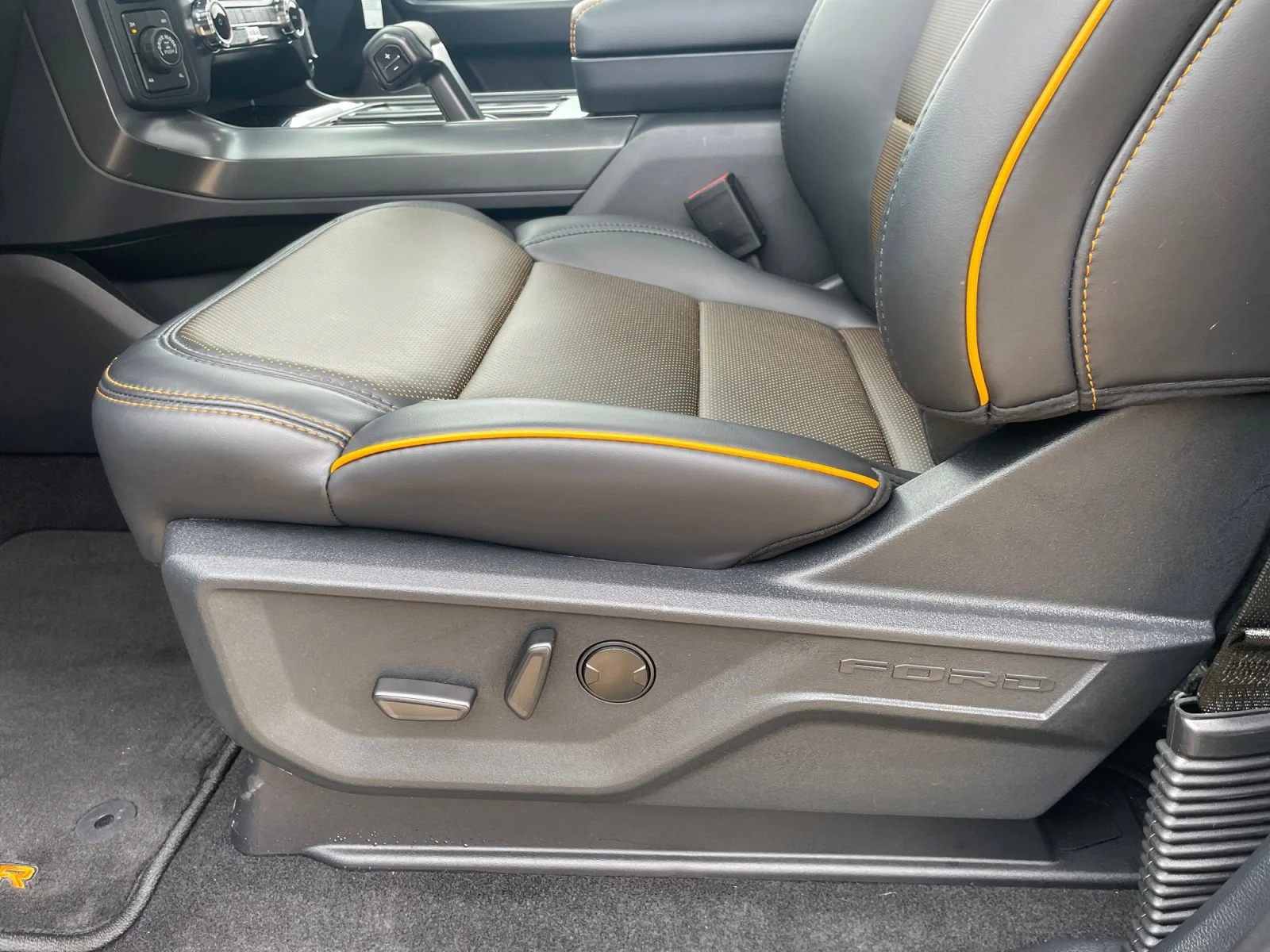 New 2026 Carbonized Grey Metallic Ford Tremor image 15