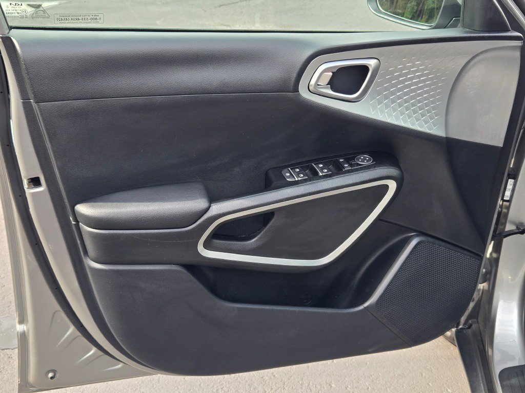 2024 Kia Soul LX - Photo 18