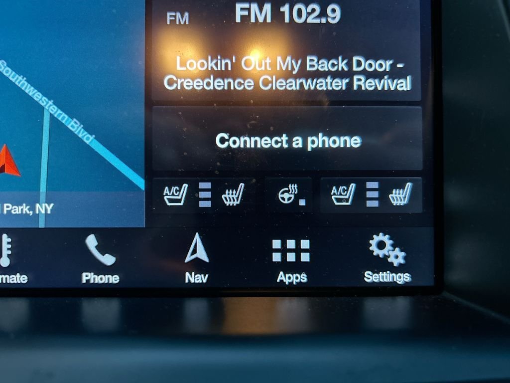 Used 2019  Ford Limited image 32