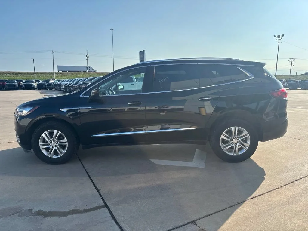 Used 2020 Includes Spectra Gray lower exterior accent color.) Buick Essence image 3