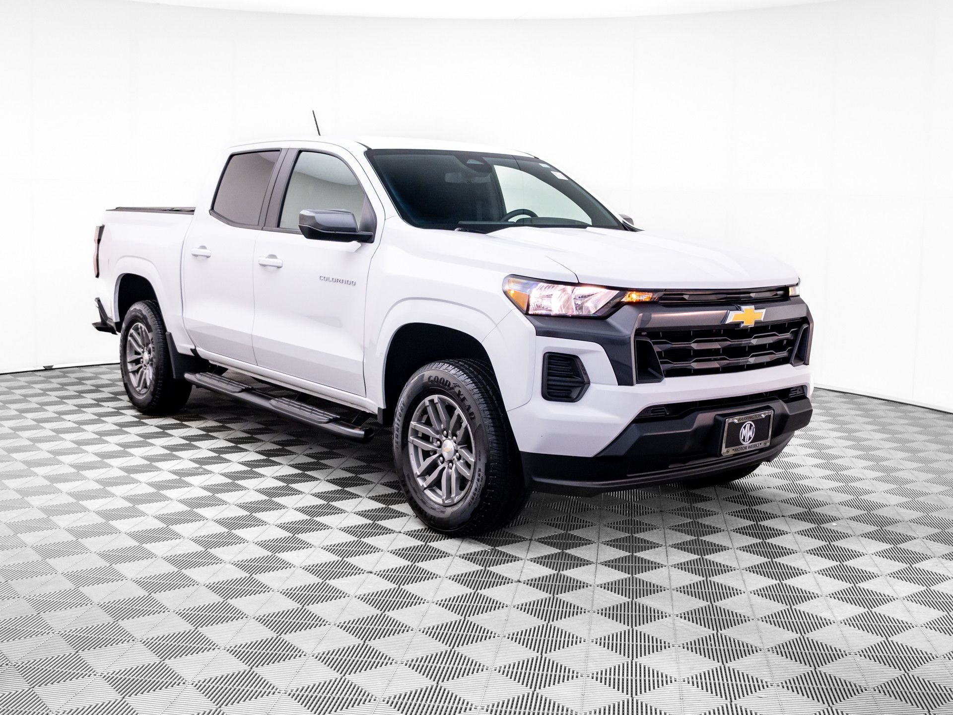 Used 2024 White Chevrolet LT image 8