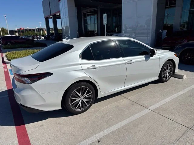Used 2022 Beige Toyota XLE image 3