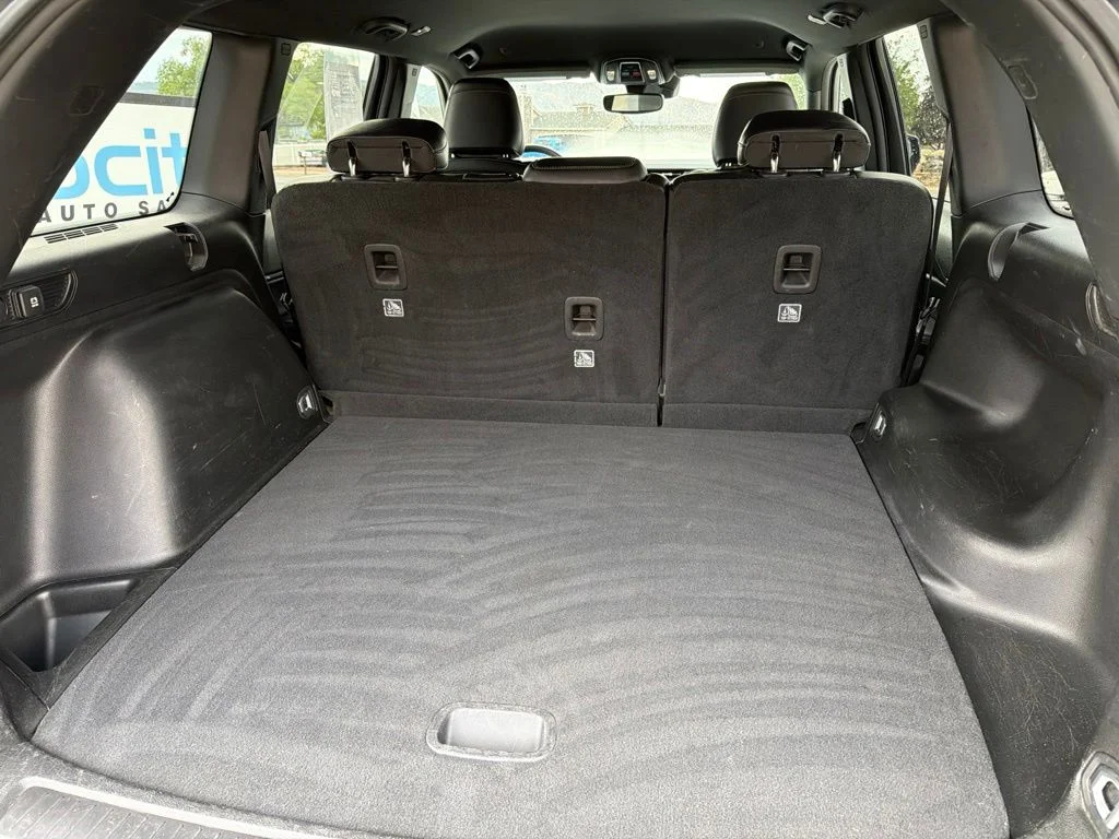 Used 2024 White Jeep Altitude image 14