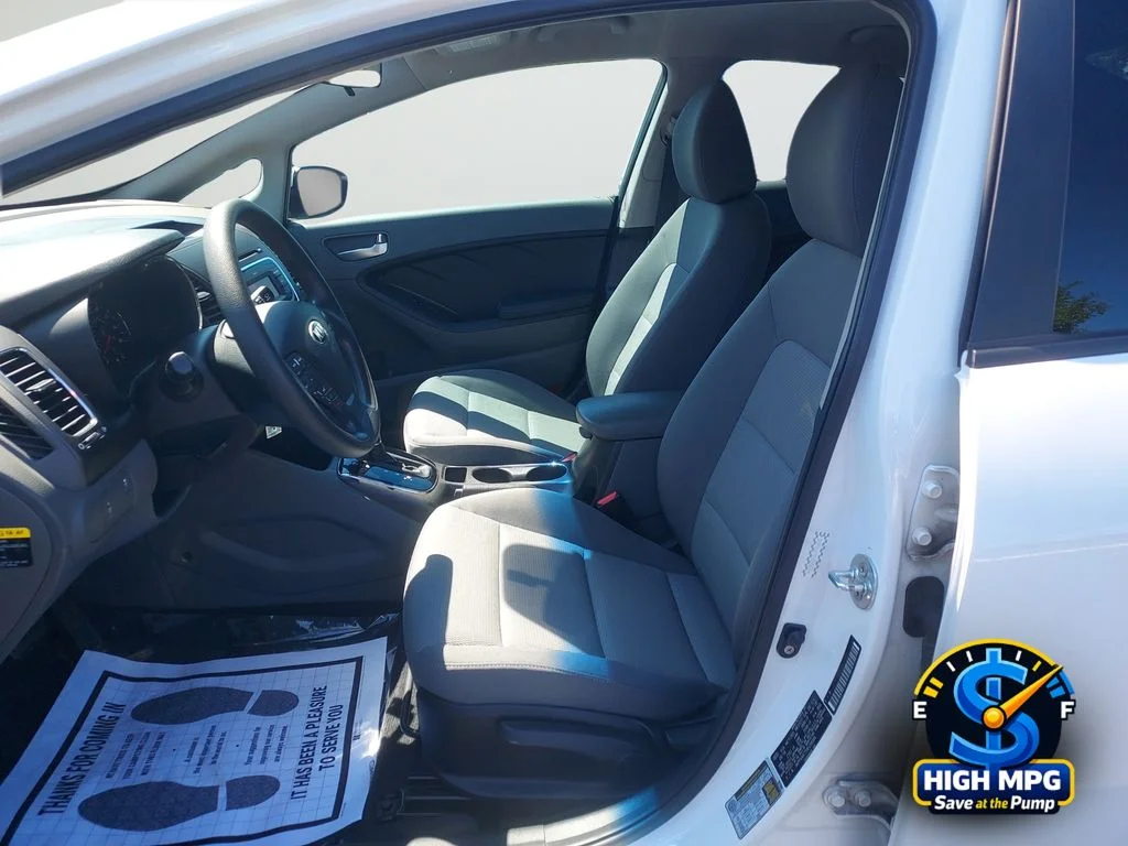 Used 2017 White Kia LX image 28