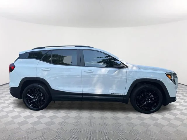 Used 2023 Summit White GMC SLE image 4