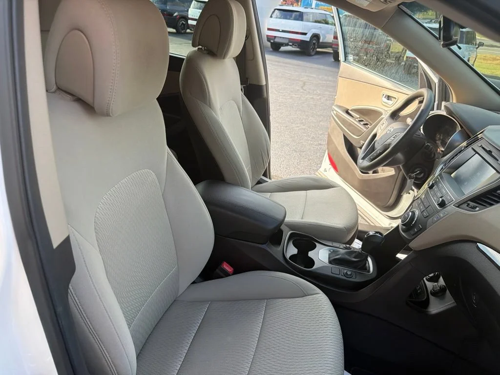 Used 2017 Frost White Pearl Hyundai 2.4L image 17