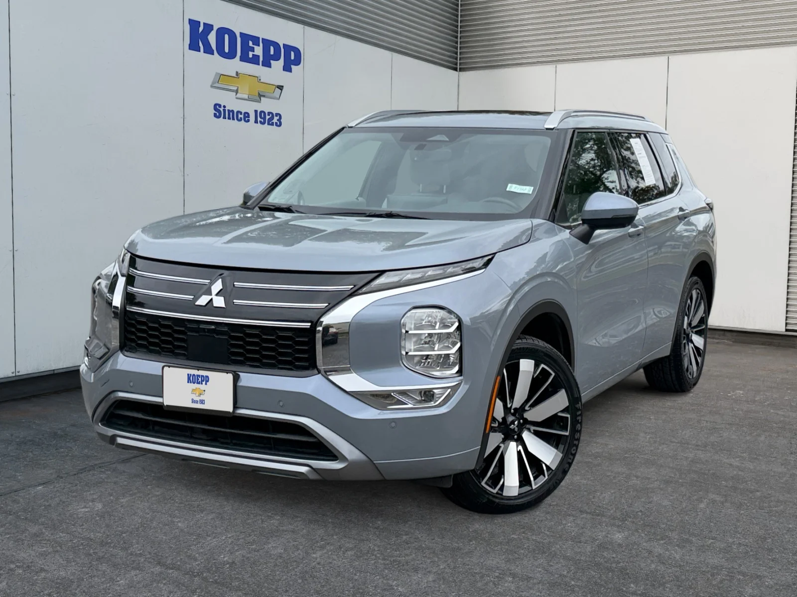 Used 2025 Black Mitsubishi SEL image 1