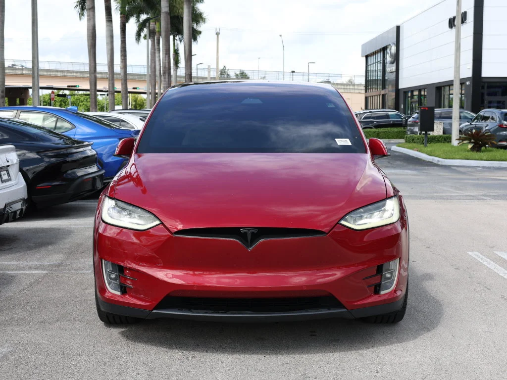 Used 2019 Red Tesla  image 3